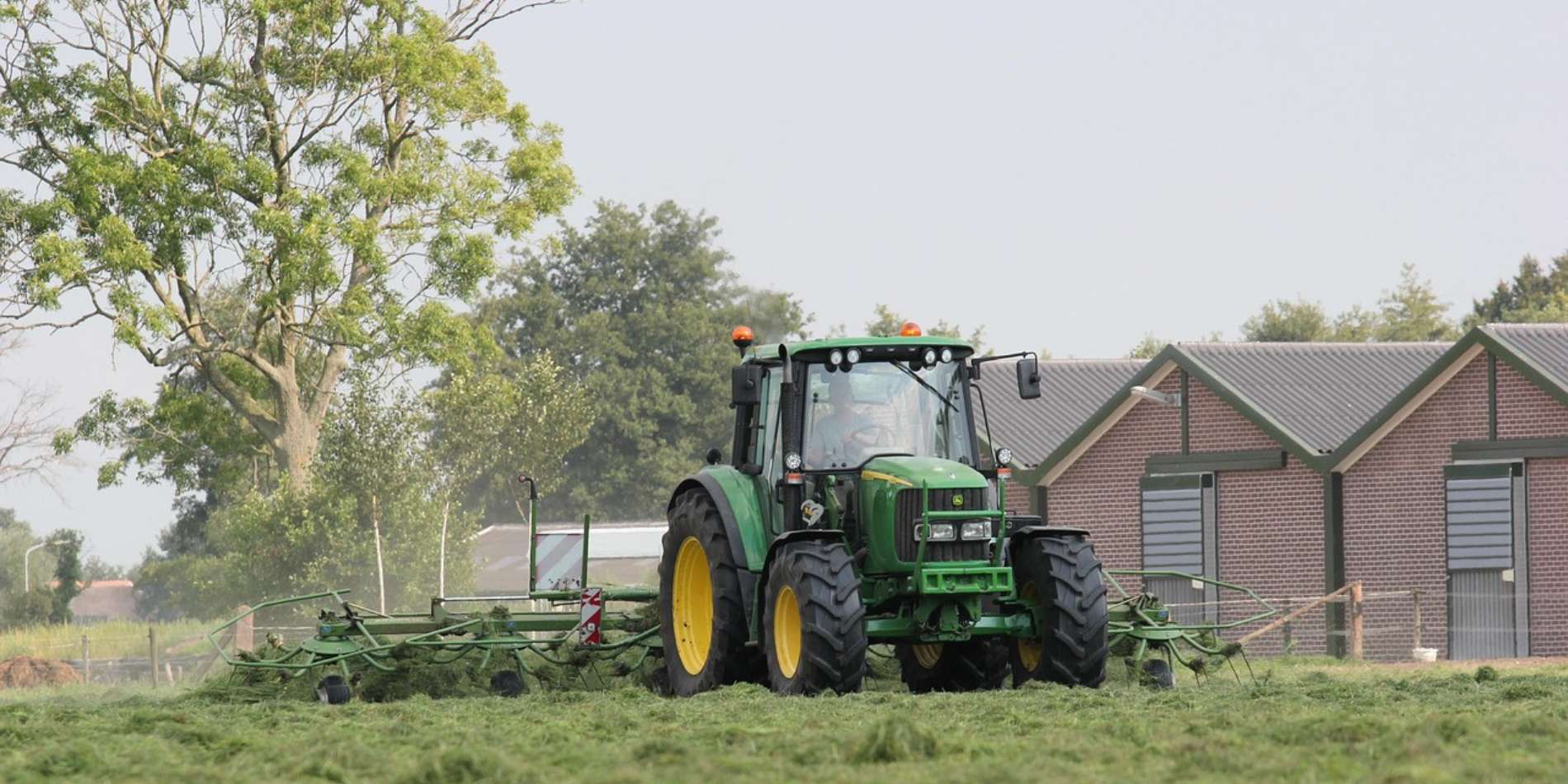 Trekker op het land